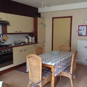 Appartement Knus Met Zijdelings Zeezicht